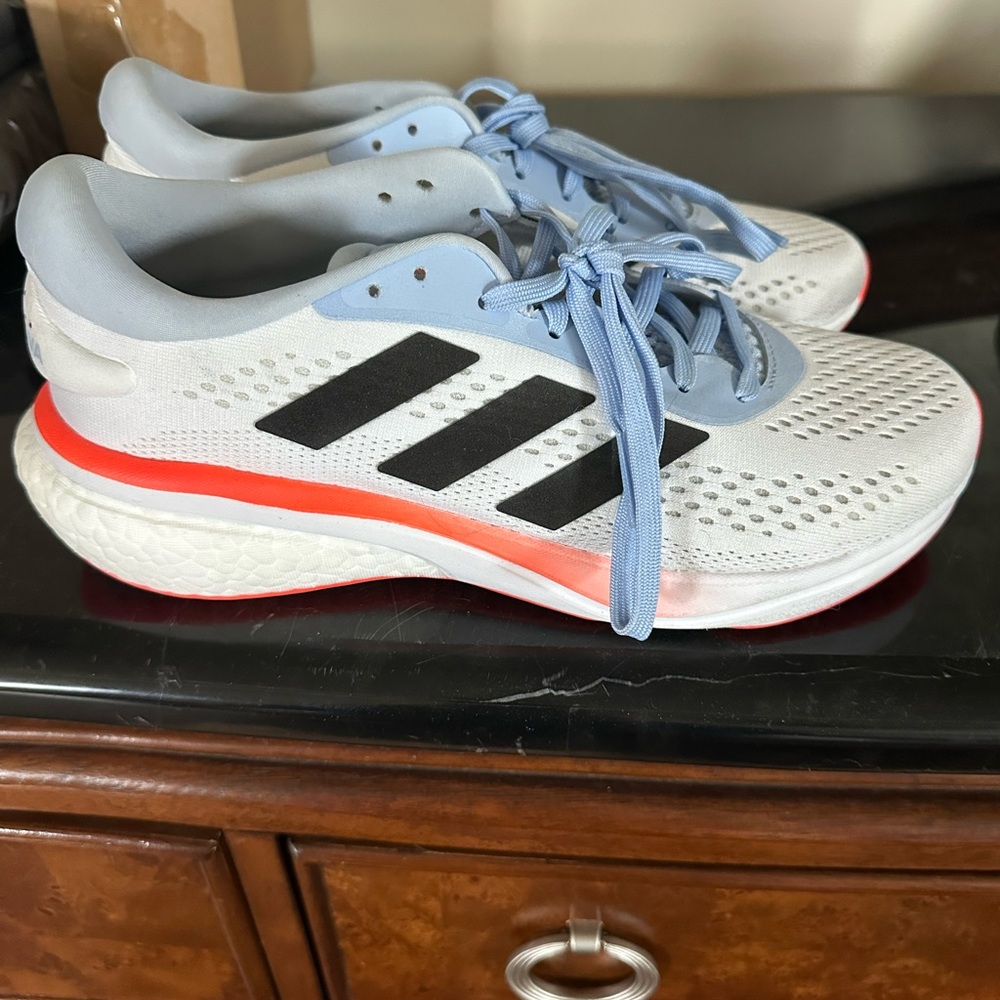 Adidas EUC Supernova 9 1/2